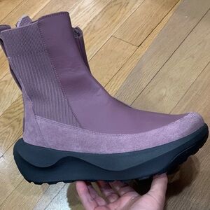 The North Face Halseigh Knit Women's Purple Winter Boots.